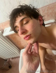 A fargli la doccia indovina chi ci ha pensato sblocca il video sul