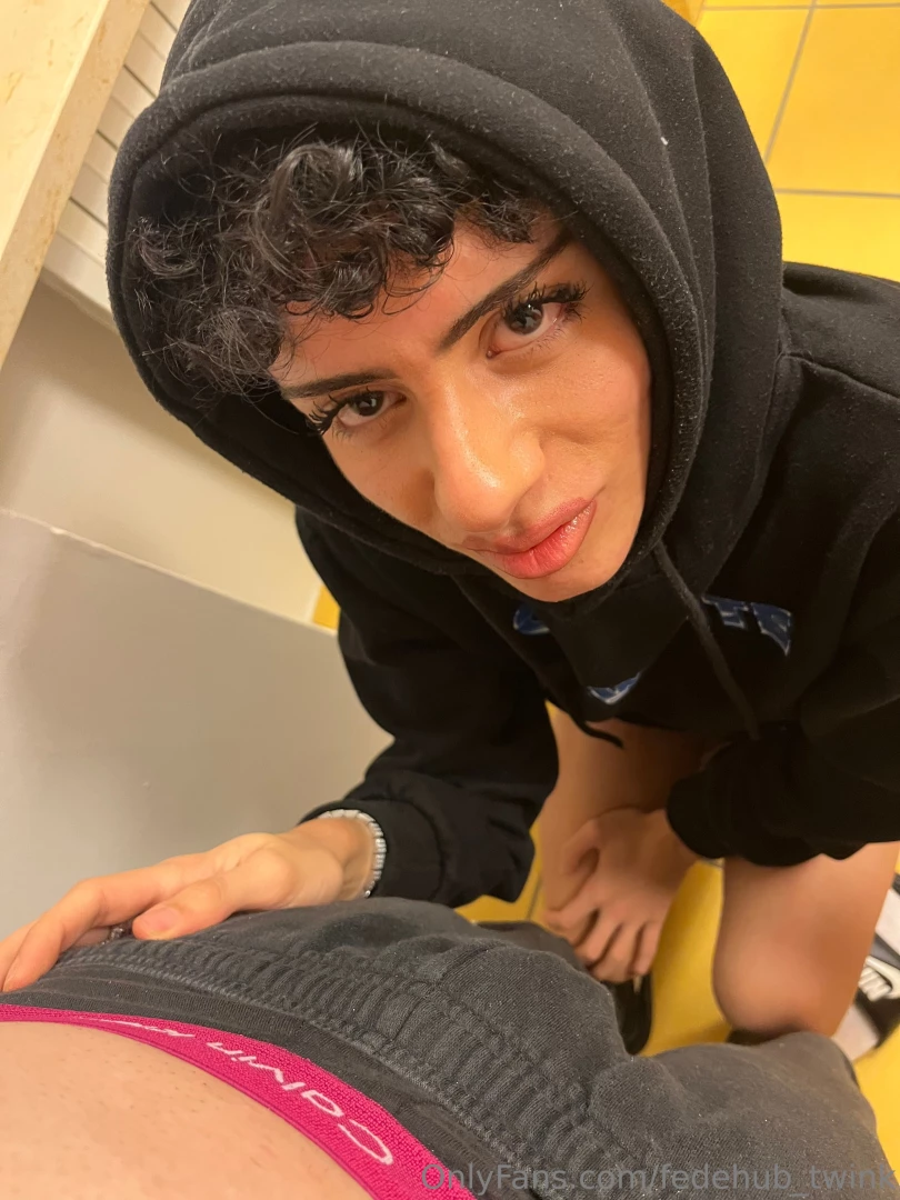 Raga ho appena rimorchiato sto twinketto quanto cazzo bono 