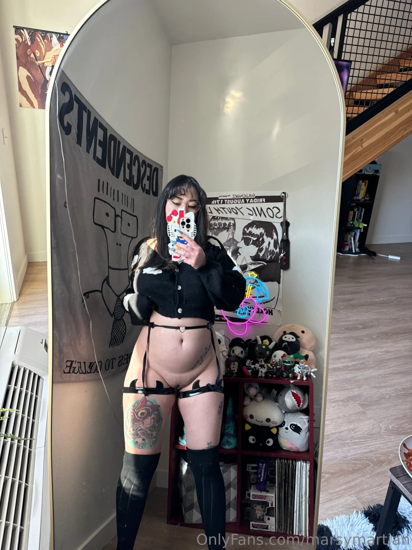 Obligatory cardigan no panties fit lol swipeee going live tonight 7pm 