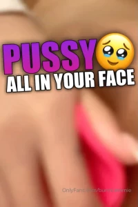 bunni-emmie - Pussy all in your face right in front of the camera shaking my bare part 1 