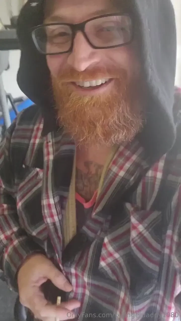 Please entertain me introduce yourself talk to me ama what ever 