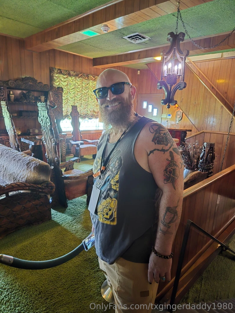 Graceland home of elvis presley a very very distant cousin of mine 