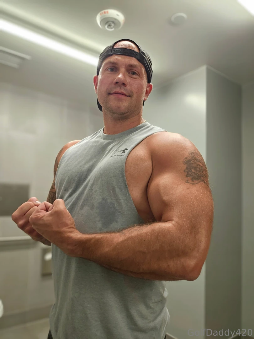 Mrsgolfdaddy420 sucking and jerking the cum out of daddy s fat cock 