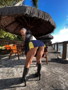 Empurra bem forte em mim quero sentir as veias da sua pica na minha