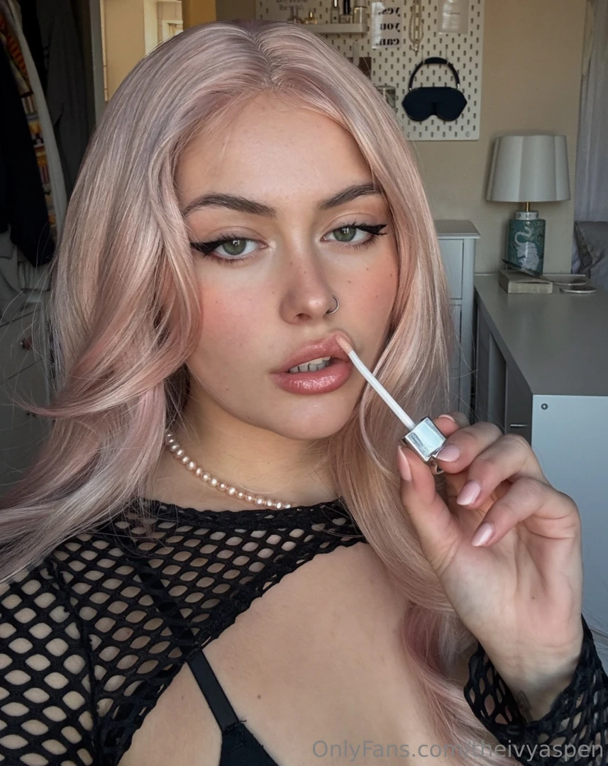 Look me in the eyes and tell me you re not weak not numb not 