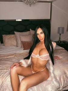 Looking like a trophy wife