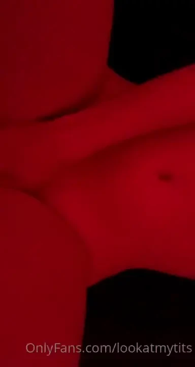 Lookatmytits 