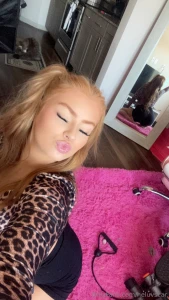 I m pretty flexible wanna see some of my moves