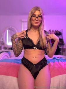 Soo get in bed i wanna teach u something