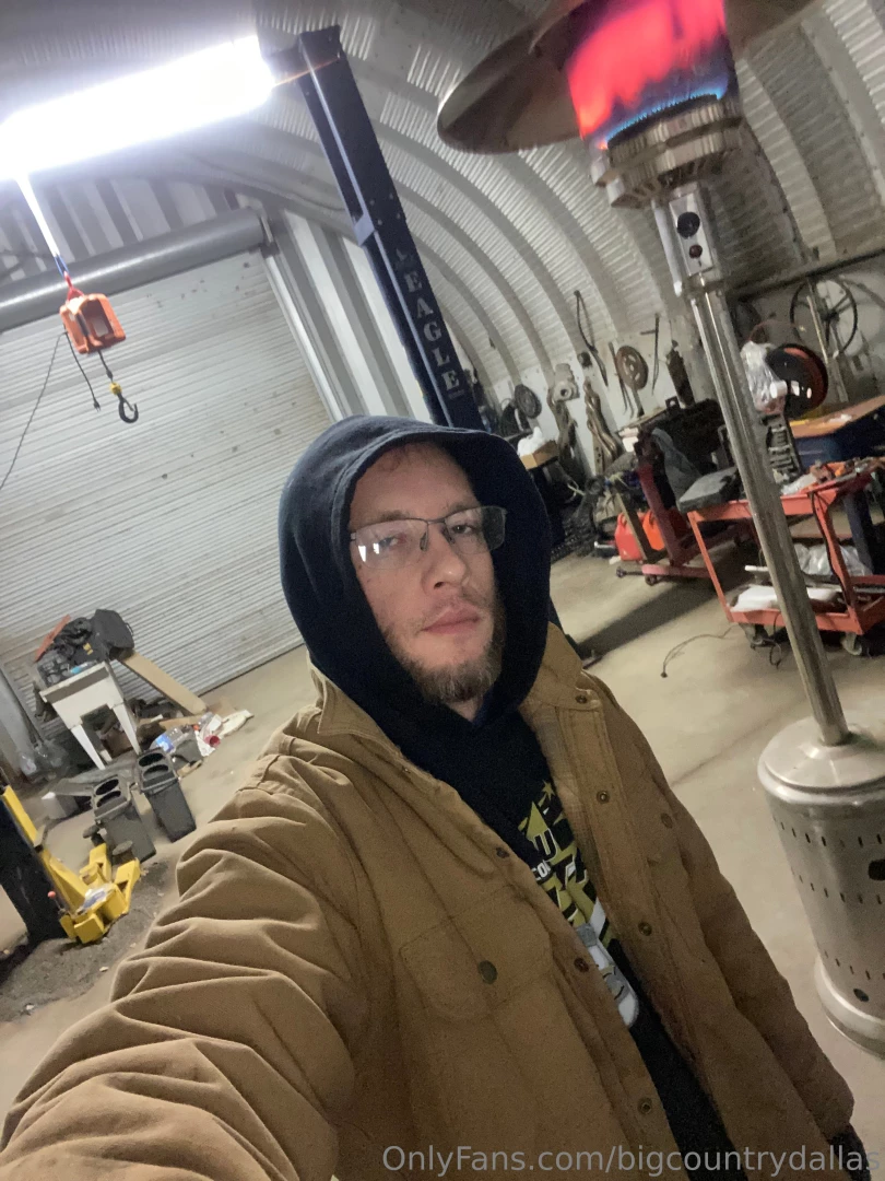 Early morning in the shop it s to cold for all this but i m about to 