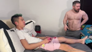 Servicing holo while he games - 23 min trying something different this