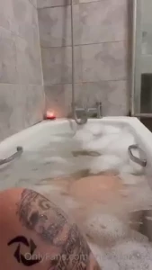 Jaws theme tune plays