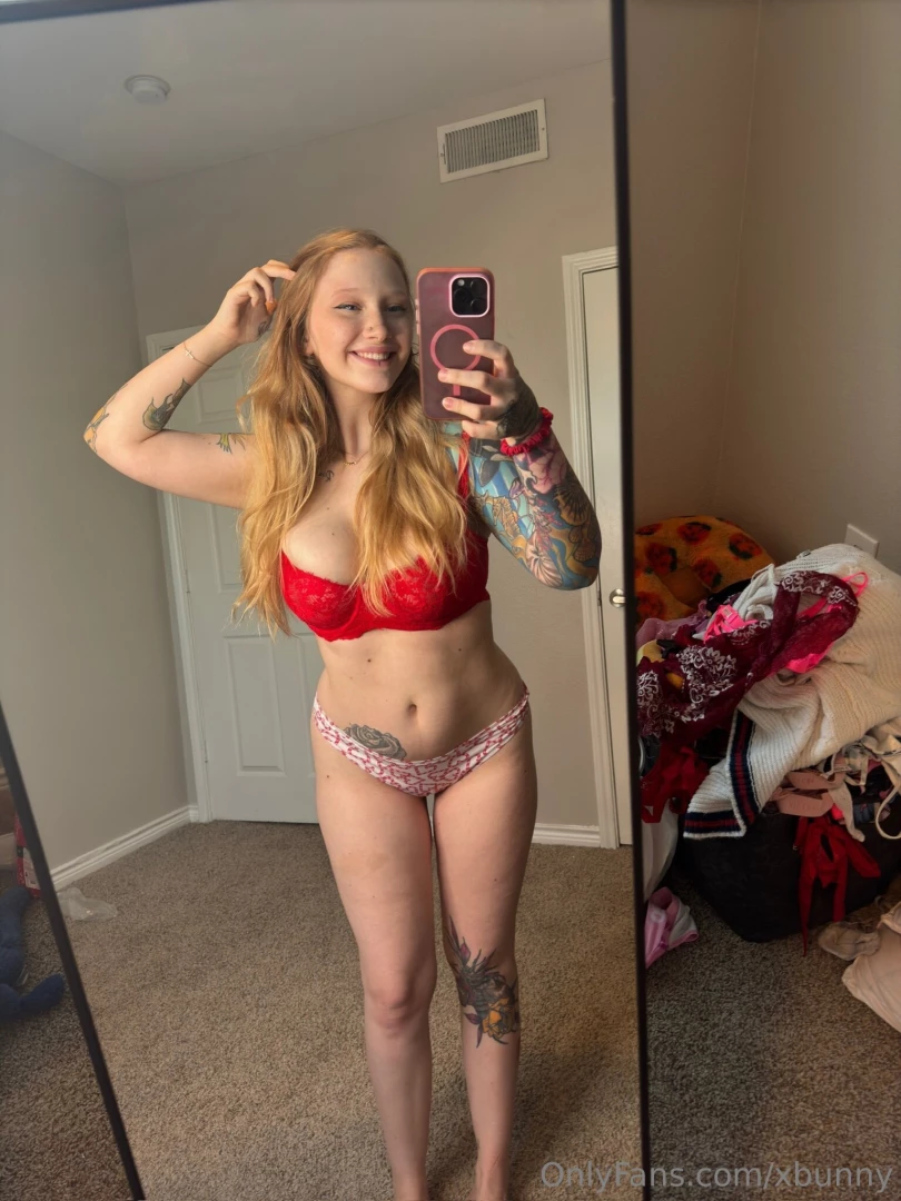 Gonna be bored and alone alllll weekend wanna keep me company 