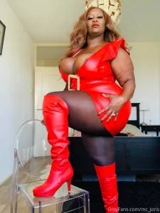 Mistress and i will be live at 17 30 cet on her account for a real