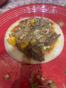 I made homemade tacos lemme enjoy then coming on live