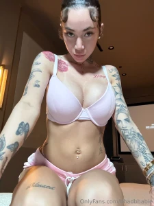 I aint nothin like these hoes dont compare me to no one