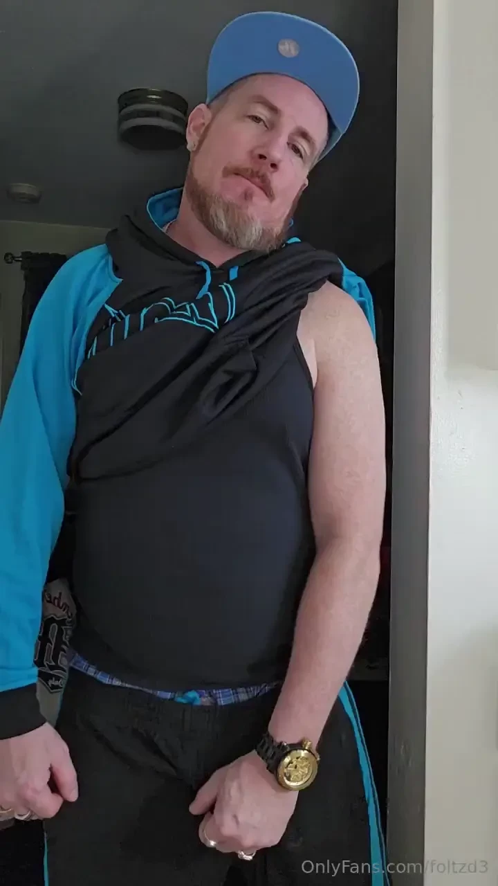 Gor a request to bust off in a condom i hope you enjoy 