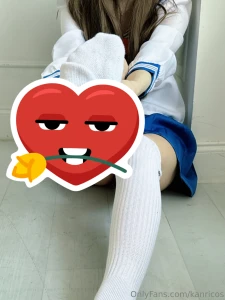 Who wants a video of my feet to worship i want a pedicure