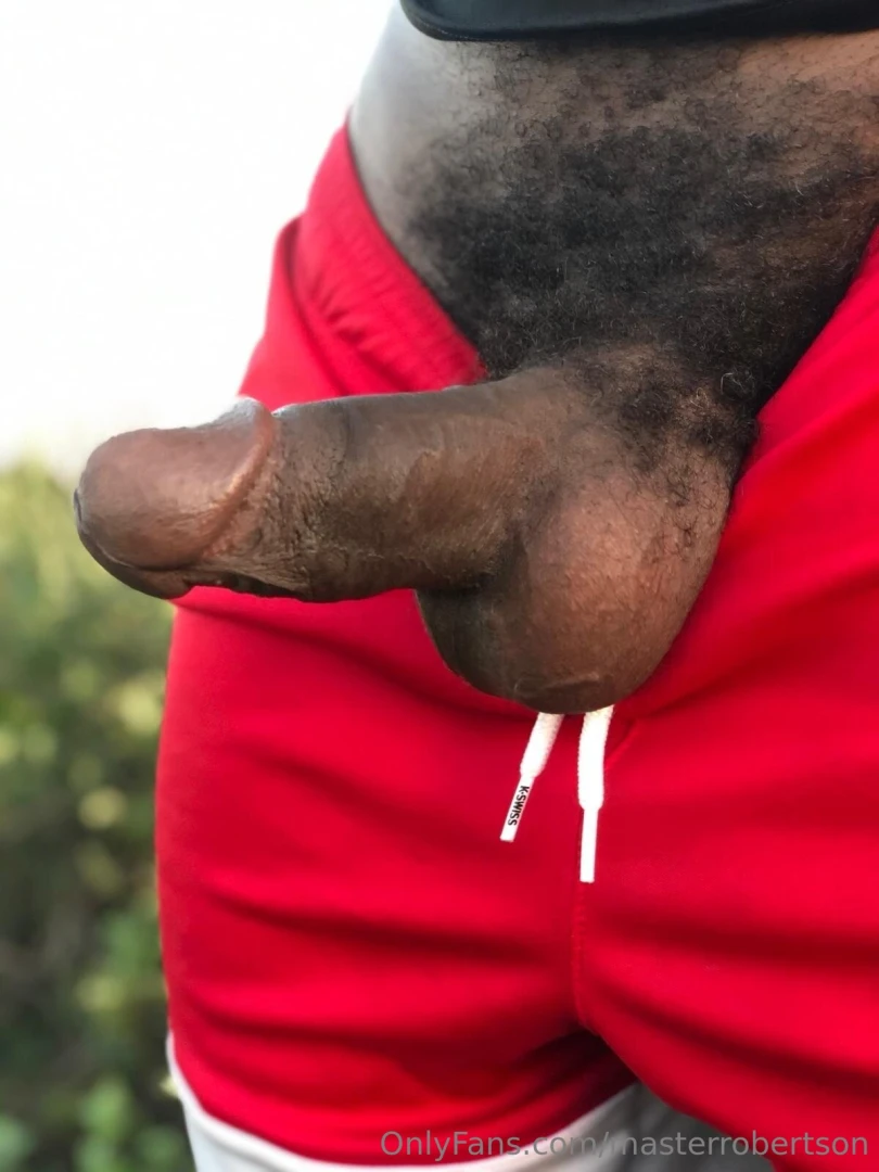 Who into publicc fuccin i love when by passers walk by and my dick is 