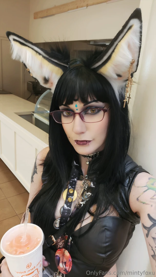 I will be livestreaming tomorrow for the first time on here i had to 