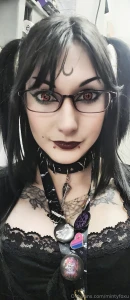 Hi my nyaaas just a heads up i do work quite a bit now and so because