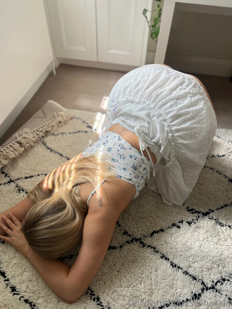 Showing off my arch - these hips were meant for grabbing part 1 