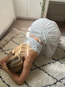 Showing off my arch - these hips were meant for grabbing part 1