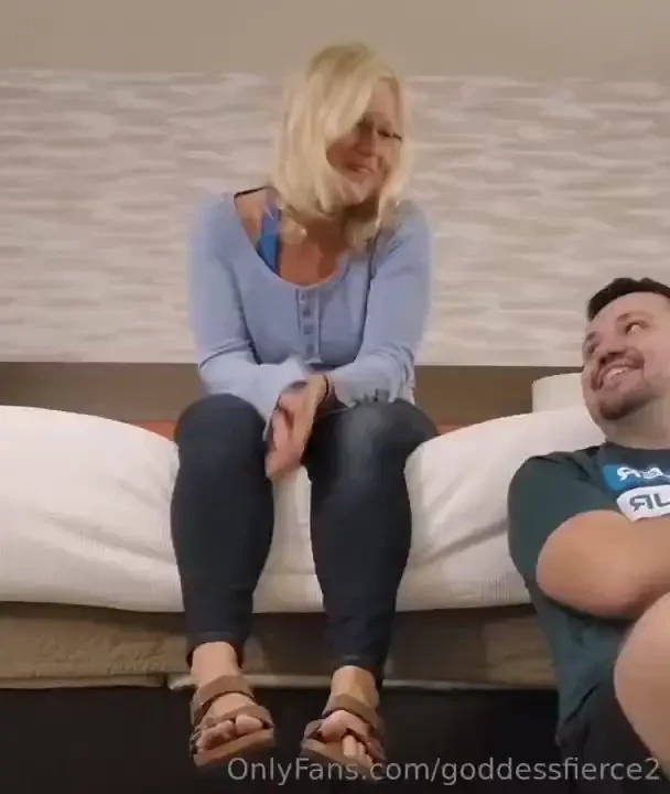 Fierce discovers that her best friend has a foot fetish 