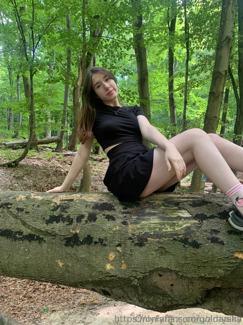 Sweet goldanika i love it when men look up my skirt when i can t see part 34 