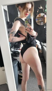 Everyone loves a bit of booty and side boob right part 1