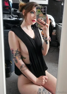 Everyone loves a bit of booty and side boob right part 3