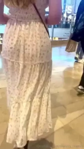 Does my booty jiggle too much in this dress people seemed to keep