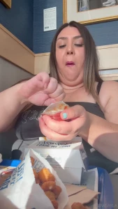 Watch me stuff my face at culvers i got a butter burger chilli cheese