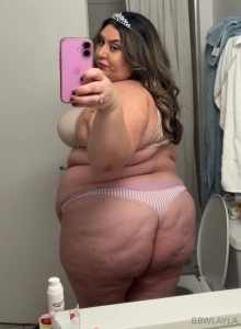 I don t show my fat ass off enough on here