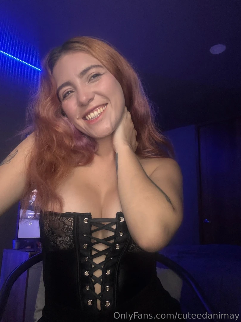 Would you rather watch me tease or make me moan 