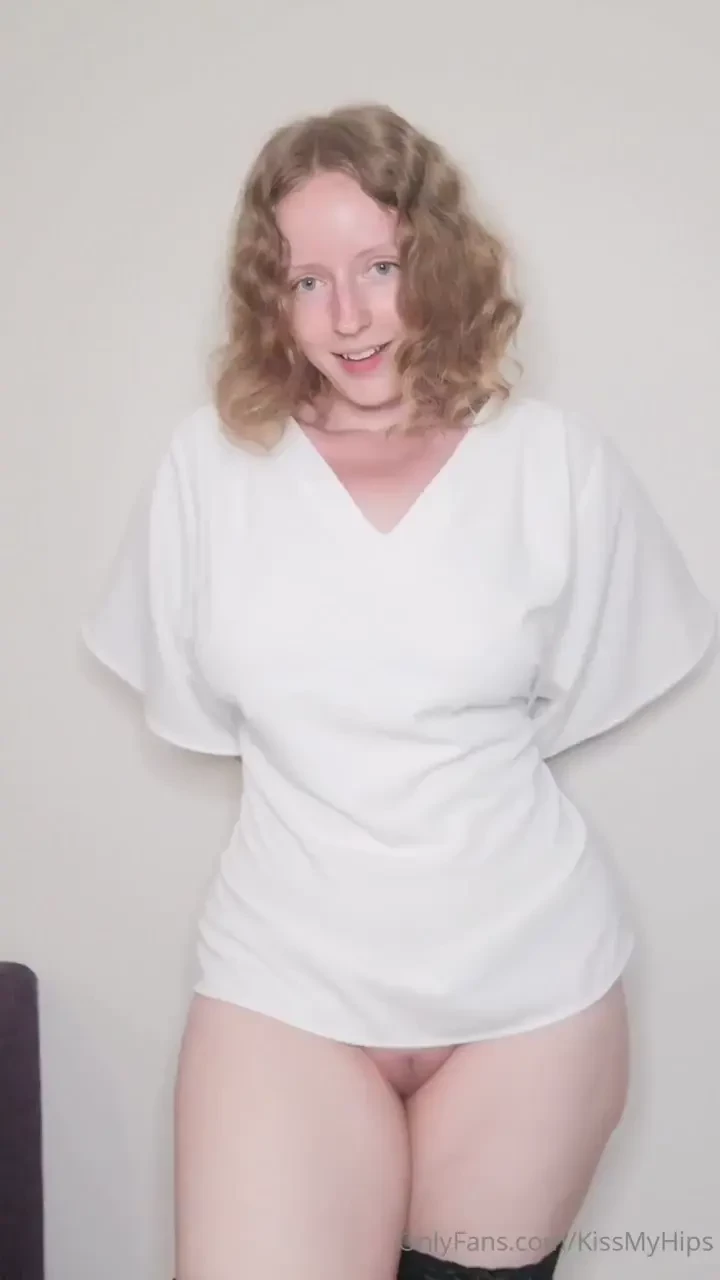 Baggy top curvy body underneath perfect reveal 