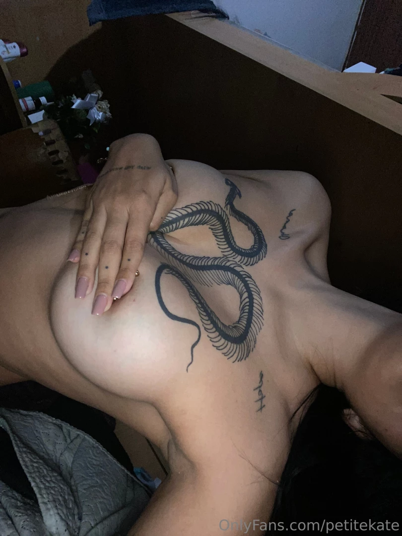 I m bored af do u wanna play with me 