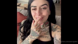 Breaking in my new apartment with a tour