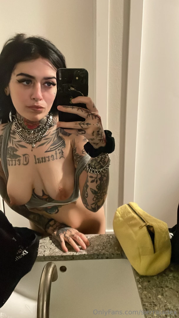 Hopping on for dm s right now i hope everyone has a great weekend 