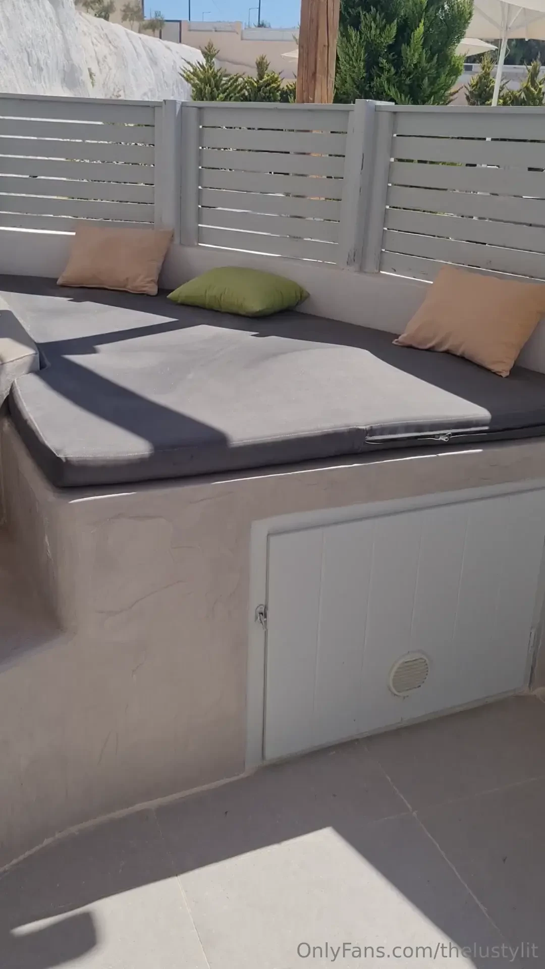 Lui voleva regalarle un vestito preso a santorini per essere stata cos part 1 