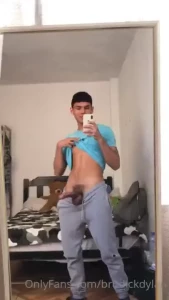 Mira c mo la muevo ojal fuera en tu cara