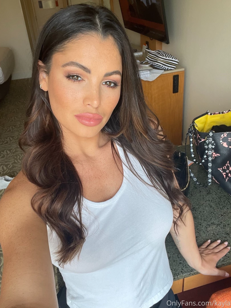 The first 10 to message me a get a freebie goooooo 