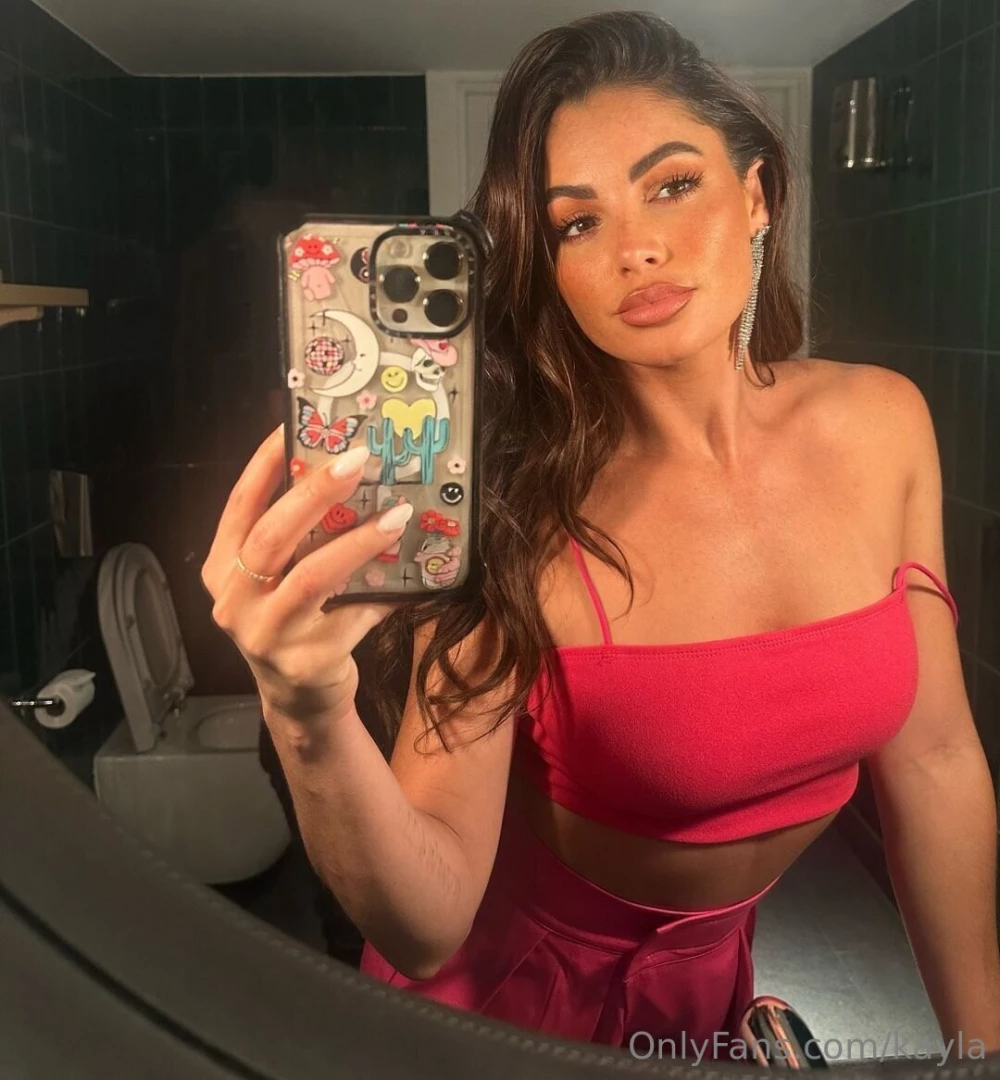 Mirror mirror on the wall who s online ready to risk it all 
