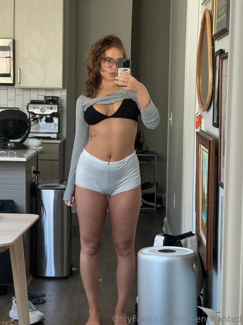 A little mirror pic to start your week 