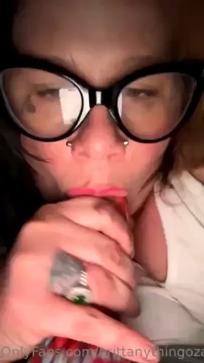 Could you keep watching tv while i sucked your dick 