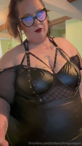 brittanythingozagain - Get on your knees worship my thighs afterwards for treats you can 