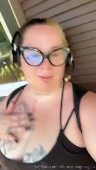 I walked over a mile now i m all sweaty and stinky for you to come 
