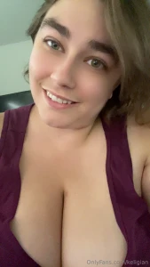 Hey there everybody just a bit of selfie spam from my desk today part 4