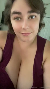 Hey there everybody just a bit of selfie spam from my desk today part 5