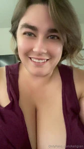 Hey there everybody just a bit of selfie spam from my desk today part 1